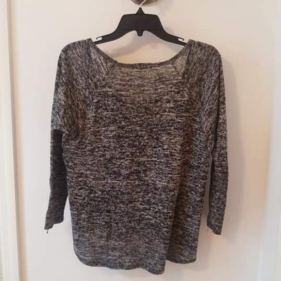 ⚠️3 for 20!! Knit Top with Zippers - Picture 4 of 4